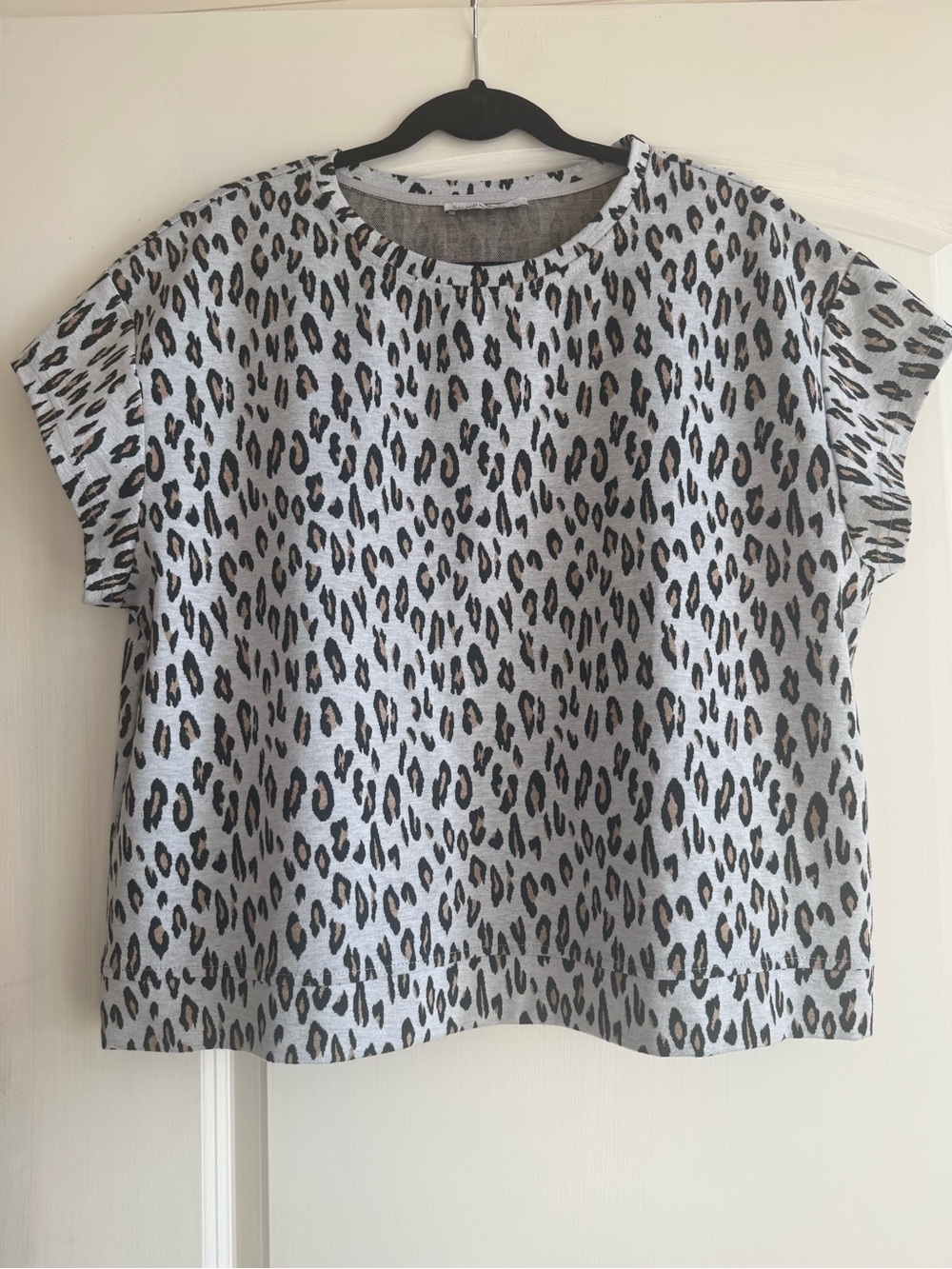 Boxy Short Sleeve Leopard Print Top - Gray/Tan